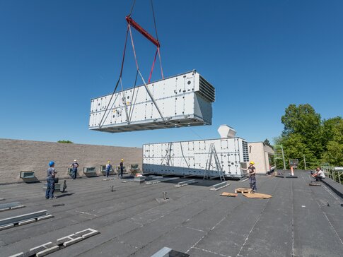 Das Gerät für Küche und Gastro misst stolze 11,40 Meter und fördert 20.000 m³ Frischluft pro Stunde. | © bösch heizung.klima.lüftung