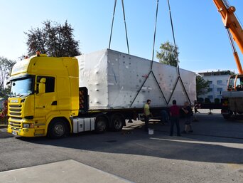 Gut und sicher verpackt trat das Gerät seine über 600 km lange Reise von Lustenau nach Köln via Sondertransport an. | © bösch heizung.klima.lüftung
