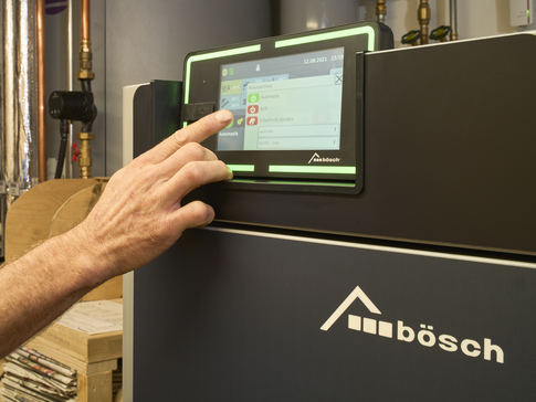 Bedienung einer bösch-Heizungsanlage über ein modernes Touchscreen-Display