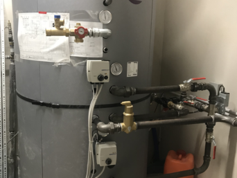 Der Systemspeicher EMMA mit integriertem Edelstahl-Wellrohrregister für hygienische TWW-Bereitung. | © bösch - heizung, klima, lüftung