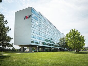 Die in die Jahre gekommenen Lüftungszentralen am EVN-Direktionsgebäude in Maria Enzersdorf wurden durch neu RLT-Geräte von bösch ersetzt | © EVN