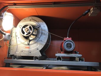 Die einstufigen Ventilatoren von 1997 wurden durch energiesparende EC-Ventilatoren ersetzt. | © bösch heizung.klima.lüftung